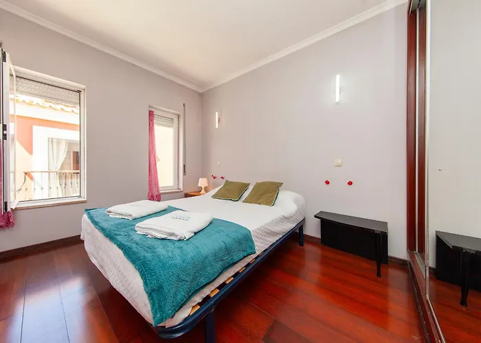 Semesterbostad B28 - Stylish Typical House Lagos