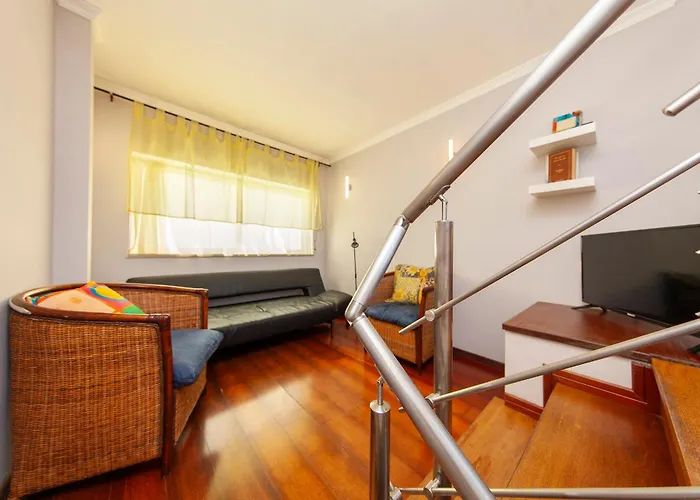 Semesterbostad B28 - Stylish Typical House Lagos