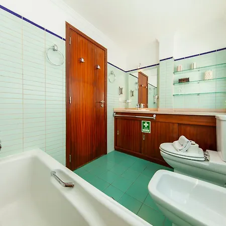 B28 - Stylish Typical House Ferienhaus *